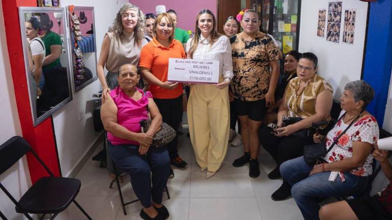 El Gobierno de Culiacán entregó apoyos a mujeres emprendedoras.