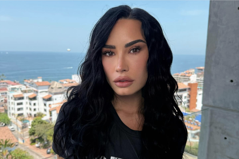 Reaparece Demi Lovato con nuevo rostro y figura