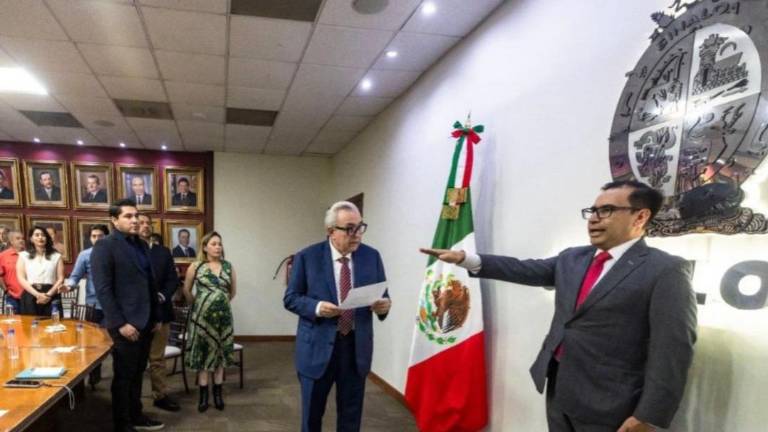 El Gobernador de Sinaloa Rubén Rocha Moya toma protesta al General Sinuhé Téllez López como Secretario de Seguridad Pública.