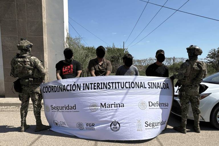 Marina detiene a cuatro hombres en campo Balbuena, Navolato