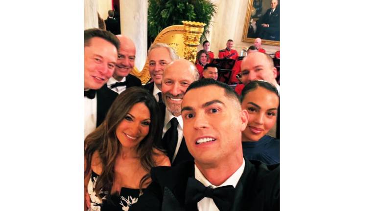 La selfie con figuras como Elon Musk e Infantino marcaron la noche.