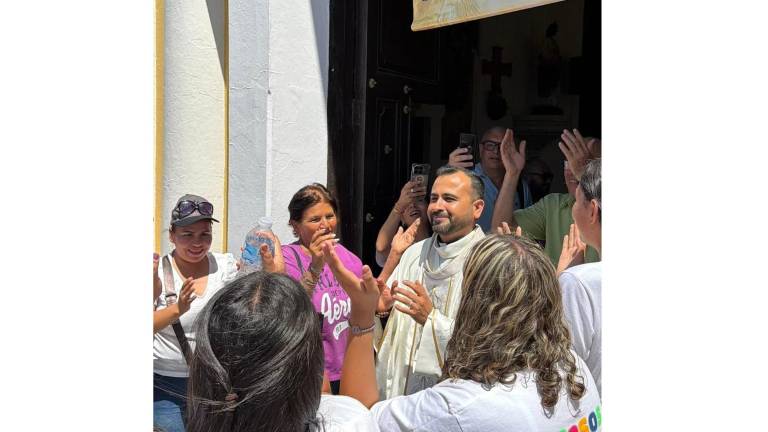 Dan bienvenida al Padre Armando Durán; asume el cargo de párroco de la iglesia de San Antonio en La Noria