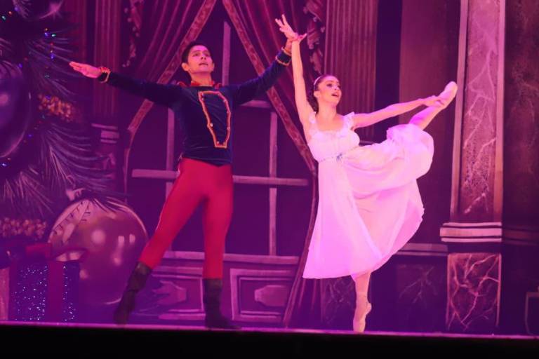 Deslumbra ‘El Cascanueces’ con una puesta mágica en escena