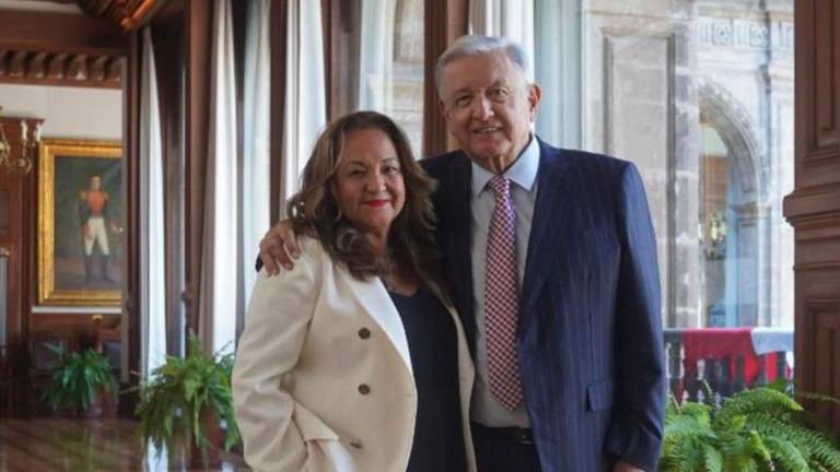 La ex directora de Notimex, Sanjuana Martínez, en uno de los encuentros que tuvo con el Presidente Andrés Manuel López Obrador.