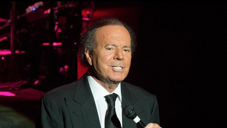 Julio Iglesias.