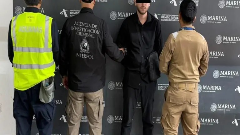 La cocaína fue localizada dentro de 20 piezas de artesanía que formaban parte del equipaje documentado del pasajero identificado como José “C”.