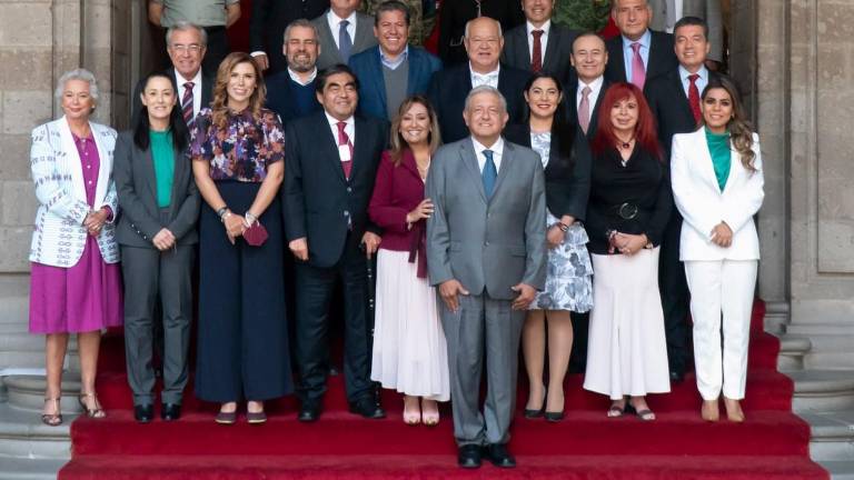 AMLO se reúne con gobernadores en funciones y electos de Morena; establecen acuerdos