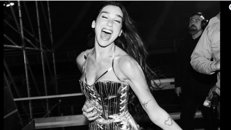 Dua Lipa se presenta en Bogotá.