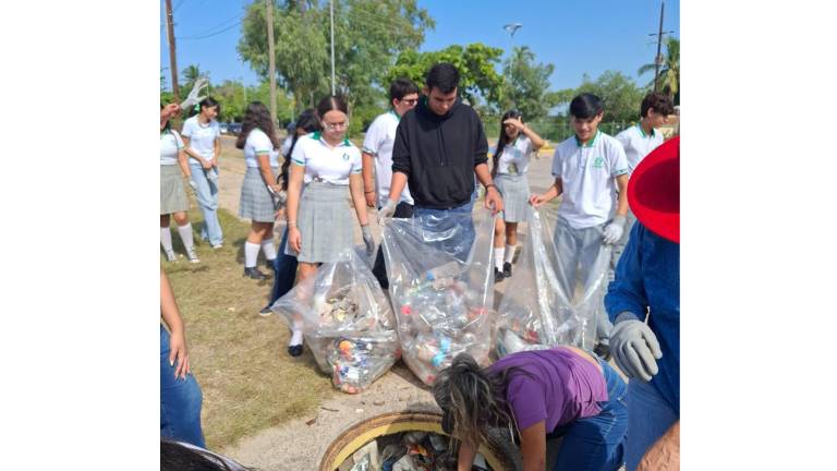 Los grupos aprovecharon para recorrer la Reserva Ecológica Estero del Yugo y participaron en actividades recreativas.