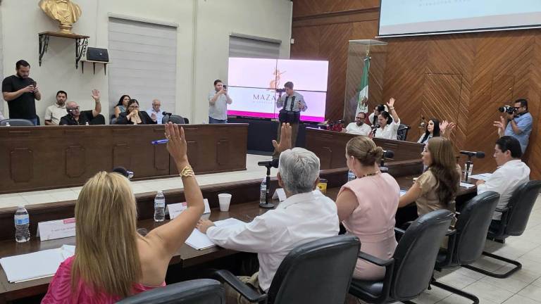 Sesión de Cabildo de Mazatlán de este jueves, donde se aprobaron diferentes dictámenes.