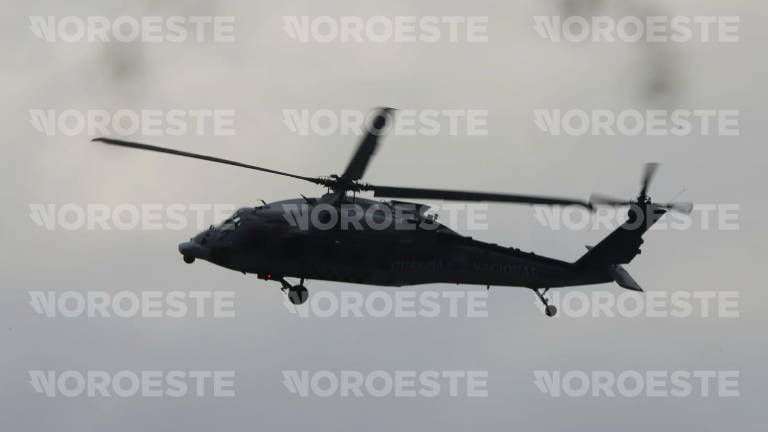 Al sitio ingresó una unidad del Servicio Médico Forense de la FGE de Sinaloa custodiada por una patrulla de la Policía Ministerial del Estado.