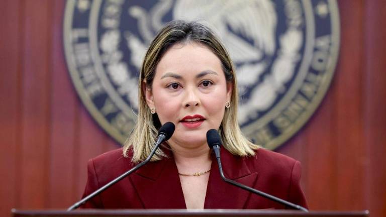 Yeraldine Bonilla Valverde, Secretaria General de Gobierno, entregó el Premio a la Mujer Rural Sinaloense 2025 en el Congreso del Estado.