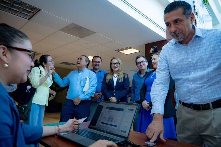 ¡Modernización y cumplimiento! Pone en marcha la UAS el registro de datos biométricos para el control digital de asistencia de sus trabajadores en todo el estado, como señala la Ley Federal del Trabajo
