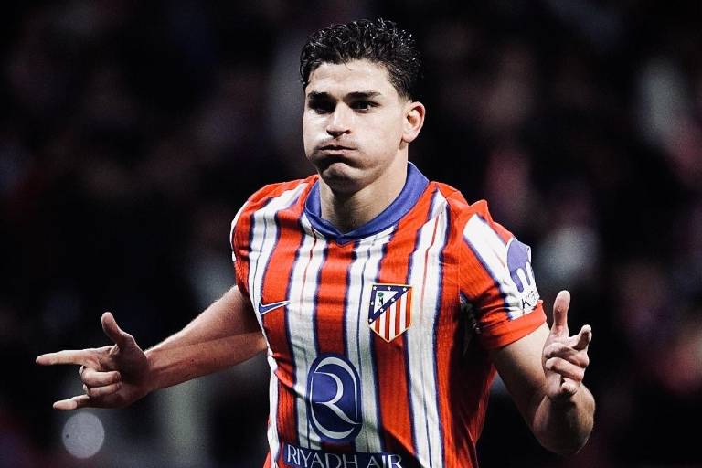 Julián Alvarez deja atrás la polémica y responde con tres goles ante el Rayo Vallecano