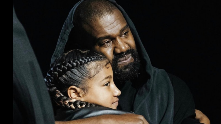 Kanye West estuvo acompañado por su hija North West.