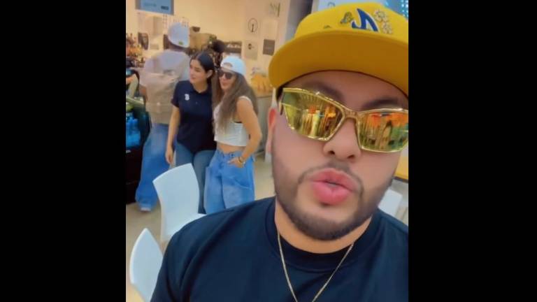 El Alcalde Richard Millán Vázquez recibió en el aeropuerto de Culiacán a Niurka Marcos, quien participará en el Carnaval Elota 2026.