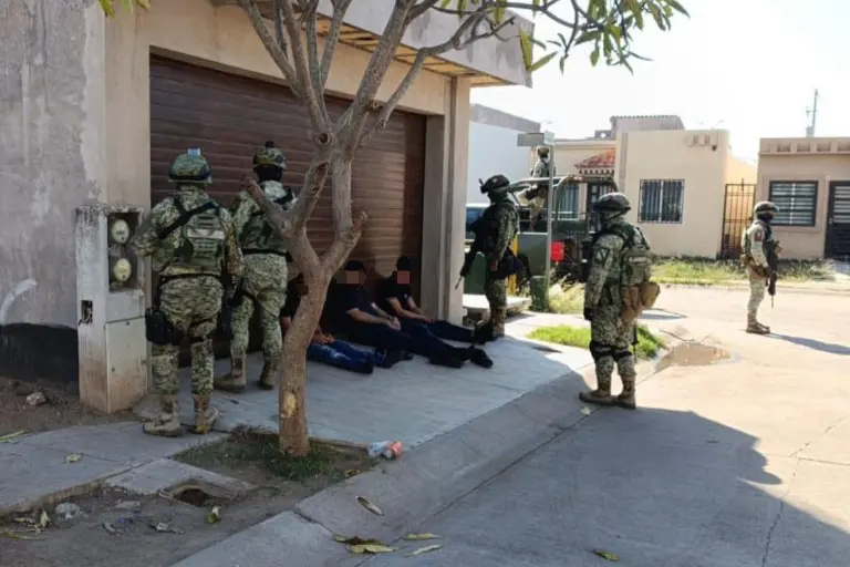 Operativo derivó en la detención de tres civiles y el aseguramiento de un vehículo en el fraccionamiento Stanza Torralba.