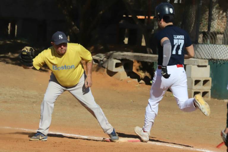 Hotel El Cid no baja el ritmo en Liga Meseros al Bat