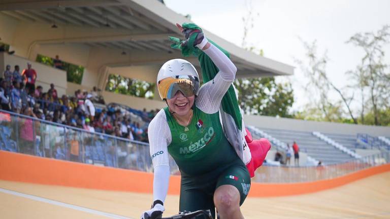 Yareli Acevedo brilló en el ómnium femenil.