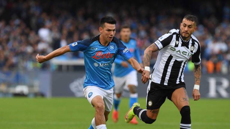 ‘Chucky’ Lozano y el Napoli siguen en lo más alto de la Serie A