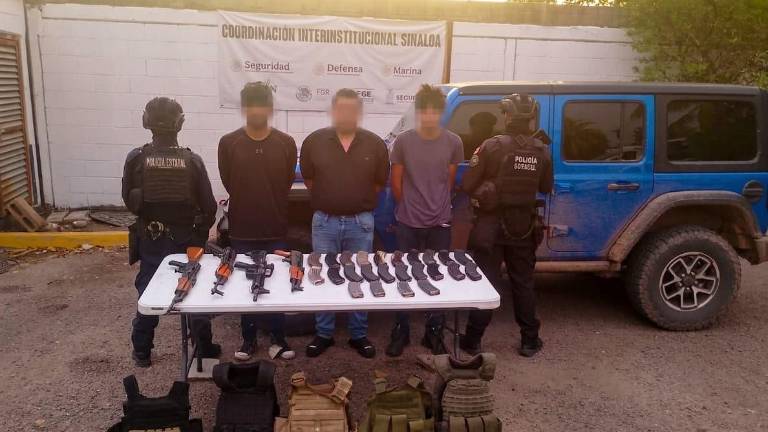 Detienen a tres hombres con armamento de alto poder en El Ébano, Angostura