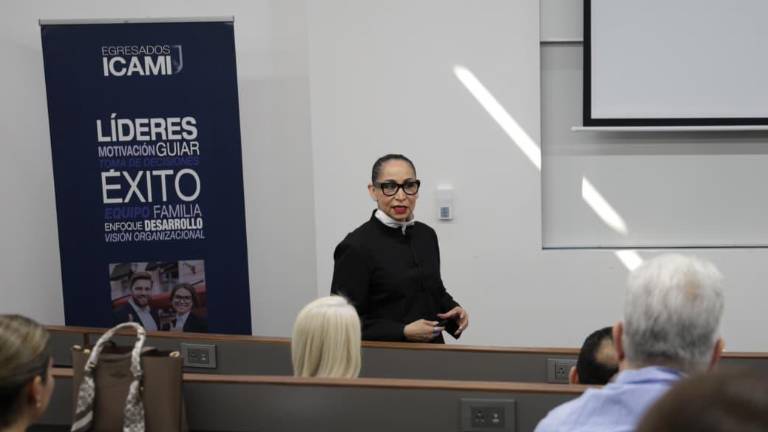 Celeste Hernández compartió reflexiones sobre liderazgo, cambio y desarrollo personal durante un encuentro con egresados del Icami.