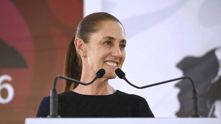Claudia Sheinbaum recordó que antes se advertía que un aumento al salario generaría afectaciones económicas.