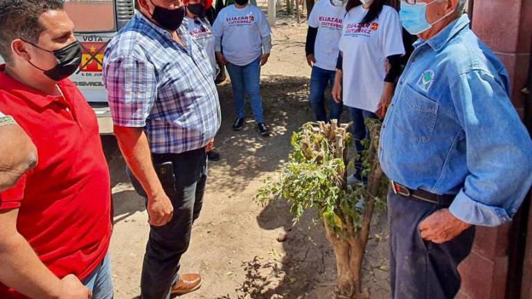 Visita Eliazar Gutiérrez Angulo sindicatura Juan Aldama, y promete pavimentar la carretera Cinco Mayo-El Tigre