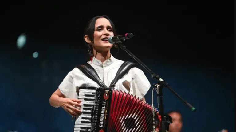 Julieta Venegas.