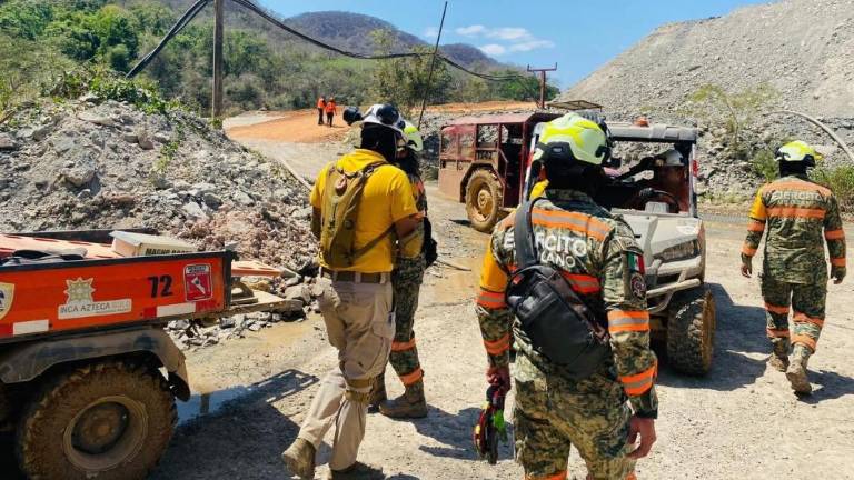 Personal especializado y corporaciones de seguridad mantienen las labores de rescate en la mina de Rosario, tras 72 horas de la desaparición de cuatro trabajadores.