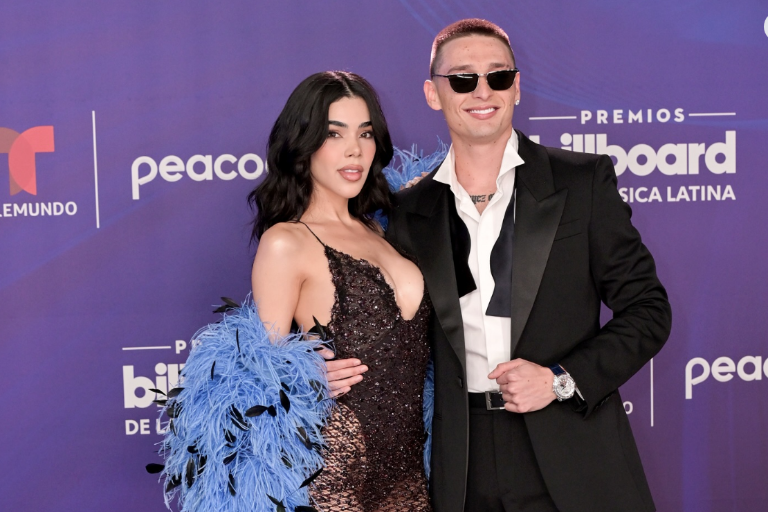 Derrochan famosos elegancia en la alfombra roja de los Premios Latin Billboard 2025