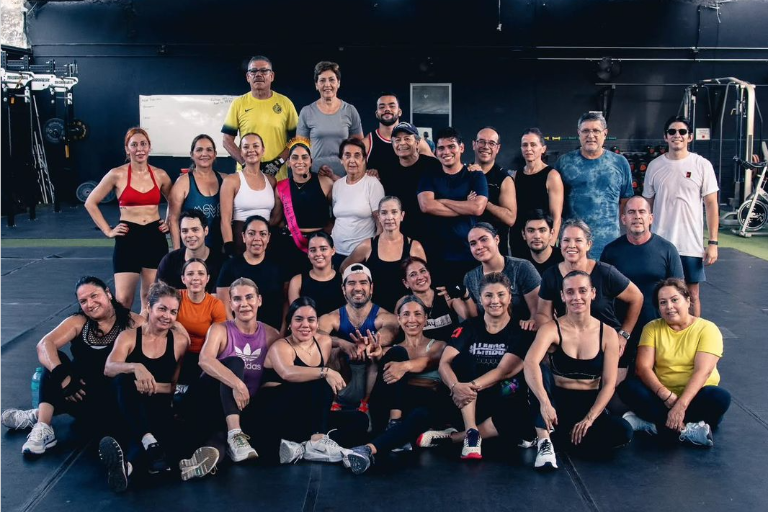 Emotivo festejo recibe la coach Iriana Rivas por su cumpleaños