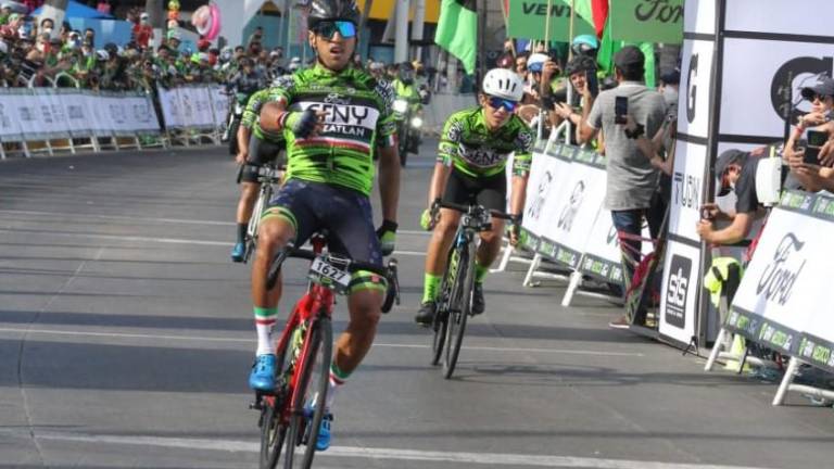 José Alfredo Aguirre Infante gana en los 140 km de la carrera ciclista GFNY Mazatlán 2021