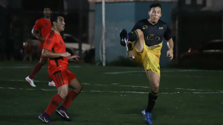 Buenos encuentros se observan en el Torneo Intercanchas de futbol.