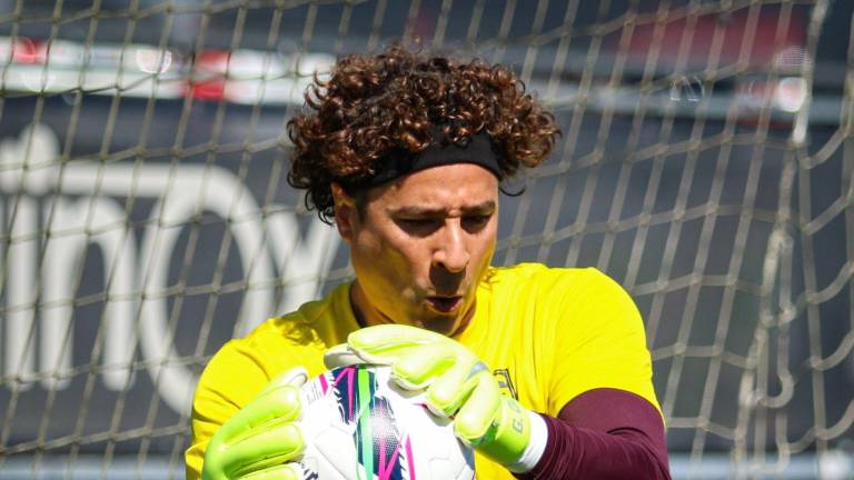 Guillermo Ochoa sufre goleada.