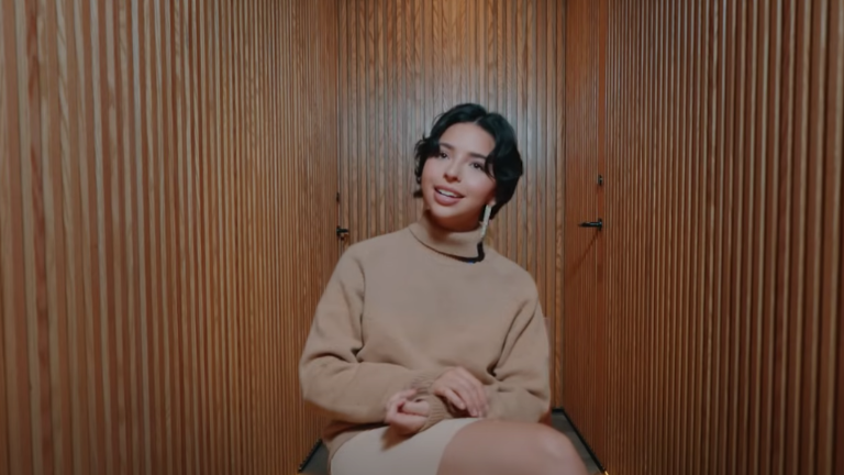 Por 'hate' en su contra, revela Ángela Aguilar que acude al sicólogo