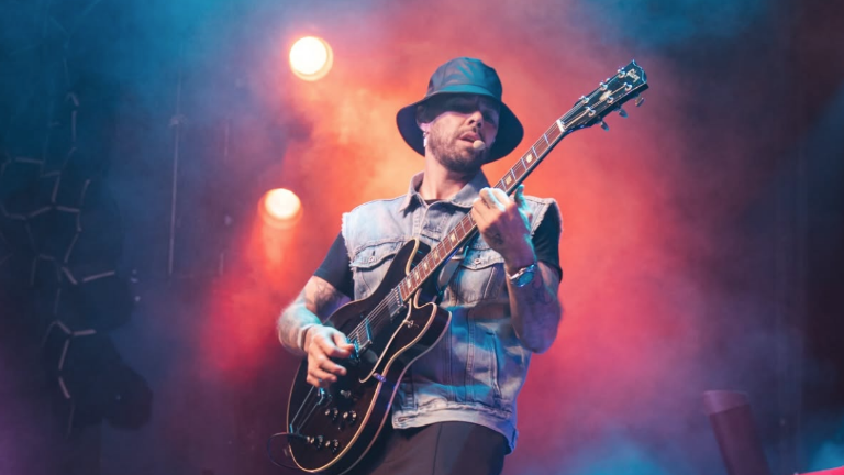 Jesse presenta su nueva banda.