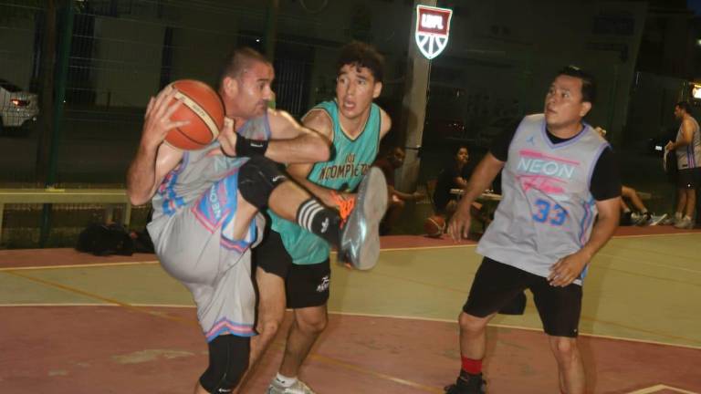 Las acciones del Torneo de Baloncesto Parque Lineal están en su etapa de eliminación.