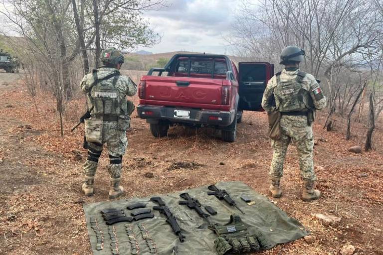 Aseguran en Culiacán camioneta con armas y municiones