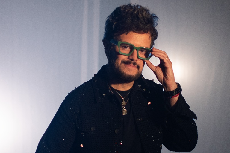 Contará Aleks Syntek sus vivencias, en su propio libro