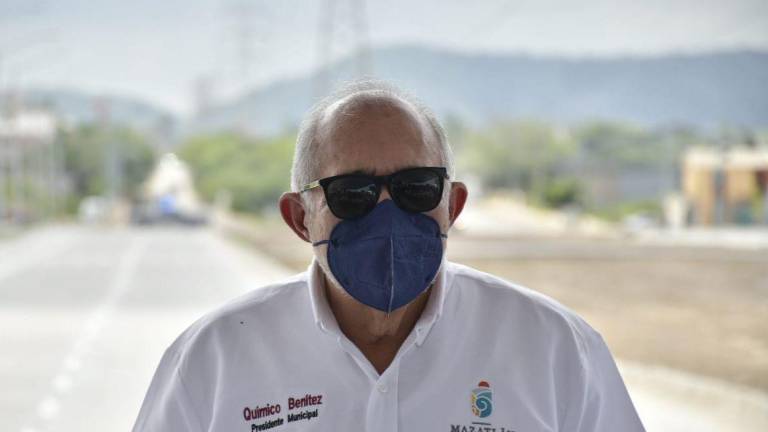 ‘El Químico’ anuncia que va a Texas a recoger medio millón de vacunas contra el Covid que le regalarán a Mazatlán
