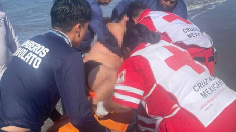 Los hombres fueron trasladados al hospital tras ser rescatados.