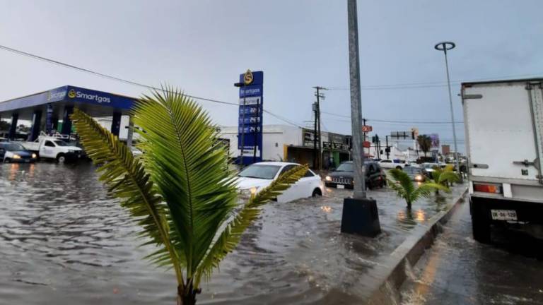Dejan lluvias en Mazatlán una persona ahogada, inundaciones, apagones y colapso vial