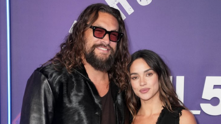 Jason Momoa y Adria Arjona.