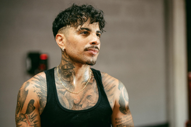 Demandan a Rauw Alejandro por derechos de autor