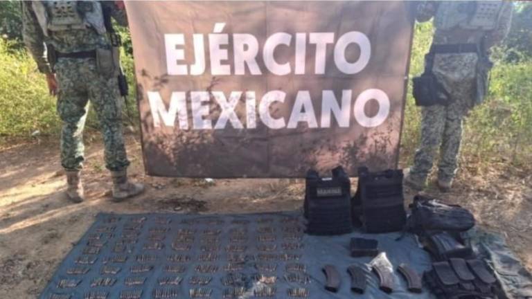 Militares aseguran campamento con armamento y chalecos tácticos en la zona rural de Concordia.