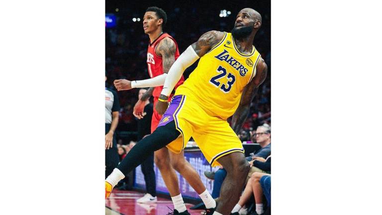 Los Lakers dominaron de principio a fin, liderados por LeBron James.