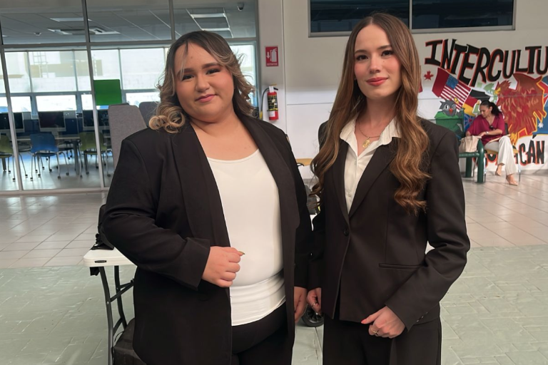 Realizan alumnos de Tecmilenio la firma de sus títulos universitarios