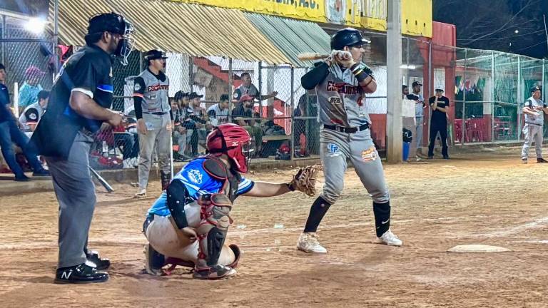 Escuinapa saca triunfo sobre Jumapam en Liga de Beisbol Clase Abierta.