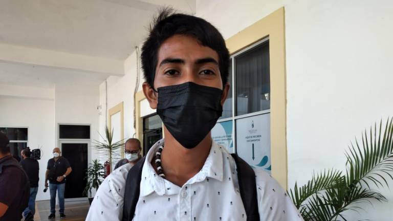 ‘Yo no estoy haciendo nada malo’, dice el fotógrafo que sufrió abuso policiaco en Mazatlán